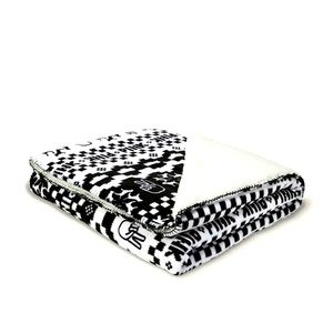 NEW! Victoria’s Secret Pink Sherpa Blanket Warm Black White VS Love PINK